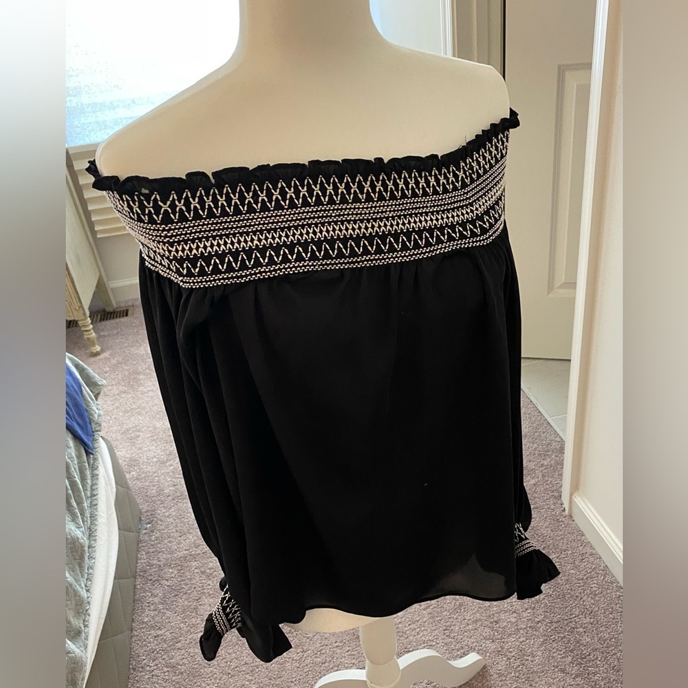 Laundry by Shelli Segal —Black off the shoulder Blouse — Size M